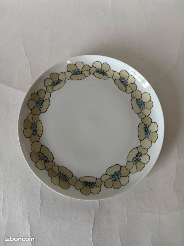 Assiette blanche plate vintage en porcelaine décor floral (image 1)
