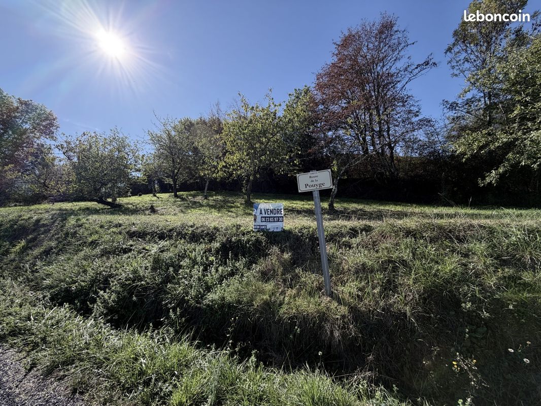 Terrain 1075 m² · à Varetz · 1 075 m² · 17 000 €