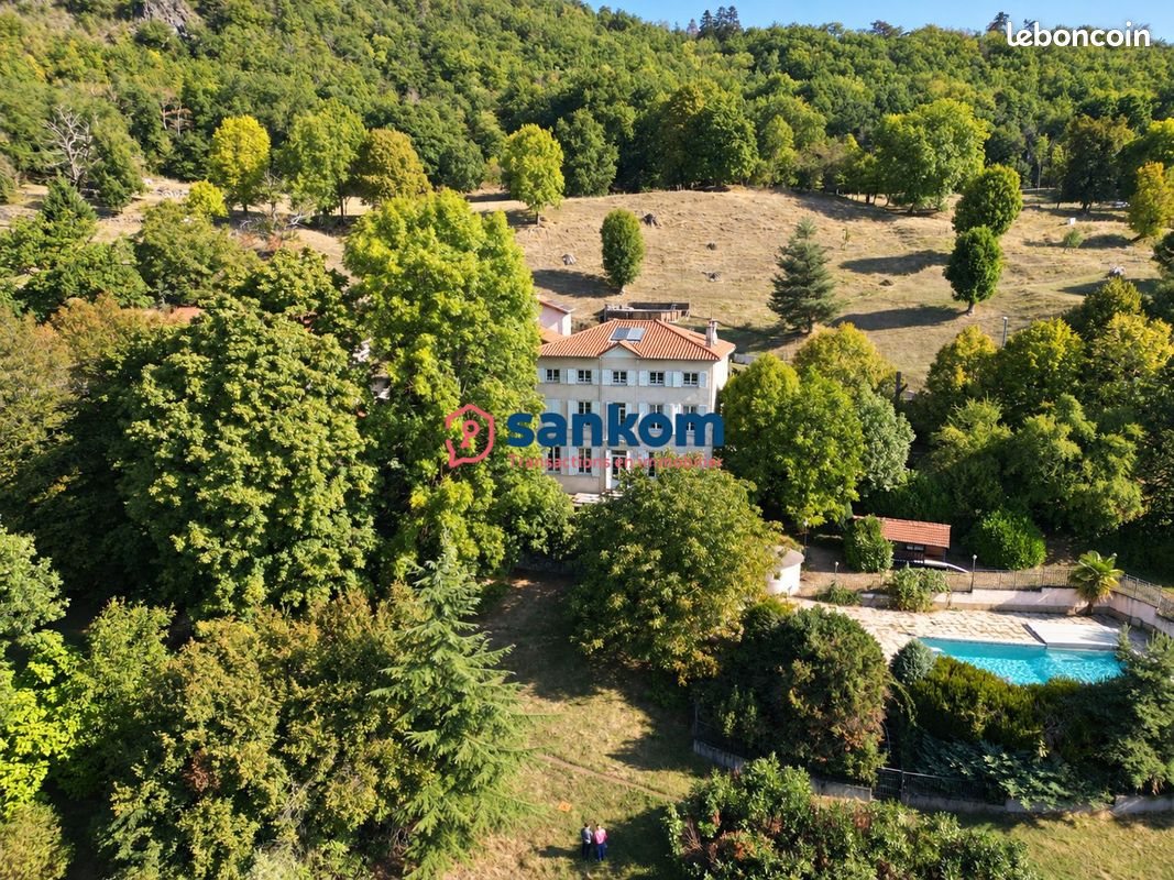 Maison 7 pièces 278 m² · à Saint-Germain-Laprade · 278 m² · 560 000 €