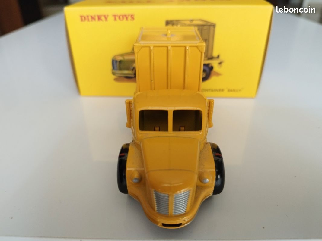 Berlier camion plateau avec container Bailly (image 3)