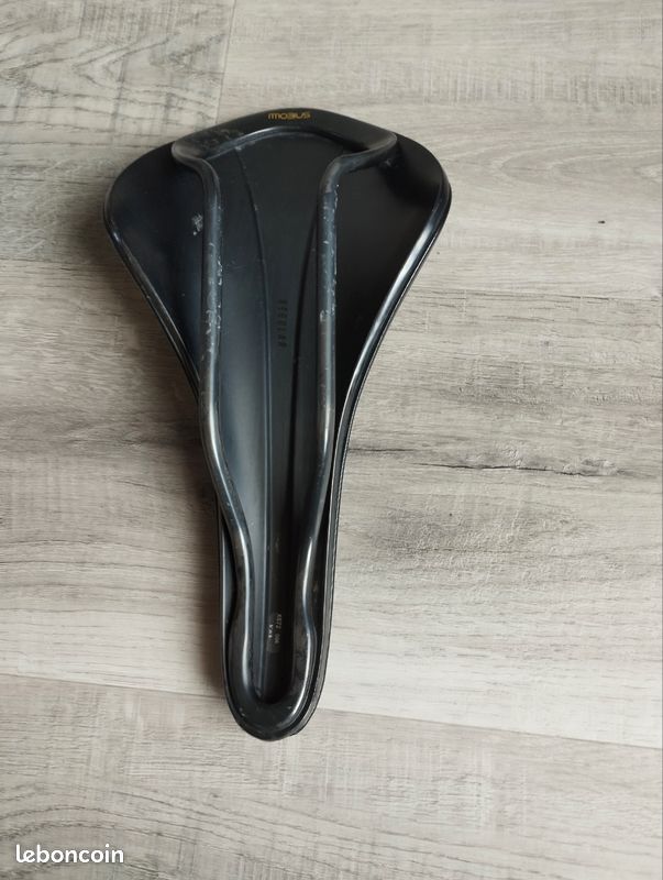 Selle de Vélo FIZIK Aliante R1 Carbone Noir Large pas cher - 36Vélos