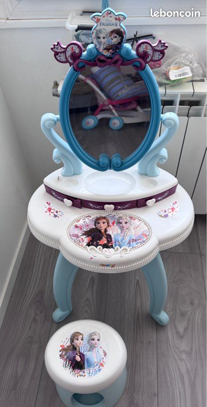 Smoby Coiffeuse 2 En 1 La Reine Des Neiges – Avec Tabouret + 10 Accessoires, Miroir Orientable, Dès 3 Ans Cadeau Anniversaire Fille Reine Des Neiges