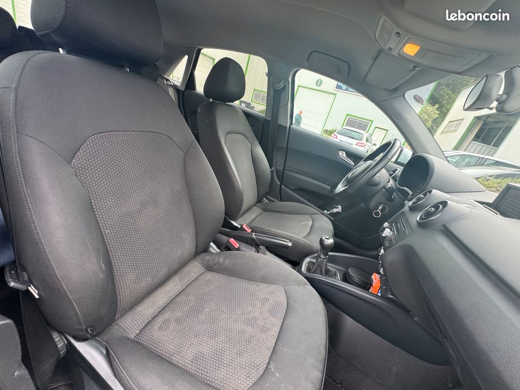 Audi a1 sportback ambiente 1.2l tfsi 86 ch 5 portes chaine de distribution neuve / climatisation / jantes / bluetooth / pre-equipe gps / regulateur (image 4)