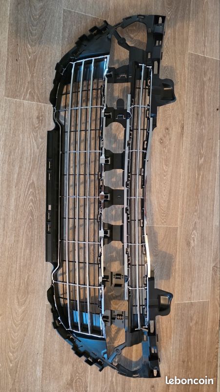 Calandre Peugeot 308 phase 1

Grille centrale pare-chocs avant (image 1)