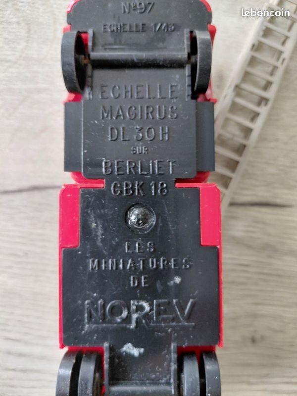 Le Camion Berliet GBK 18 échelle Pompiers Miniature Par Norev Au 1 43e 15317