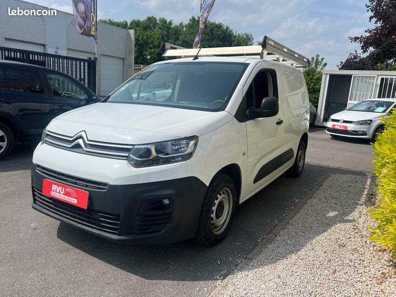 9 750 HT CITROËN BERLINGO BlueHDi 100ch Club avec Galerie (image 2)