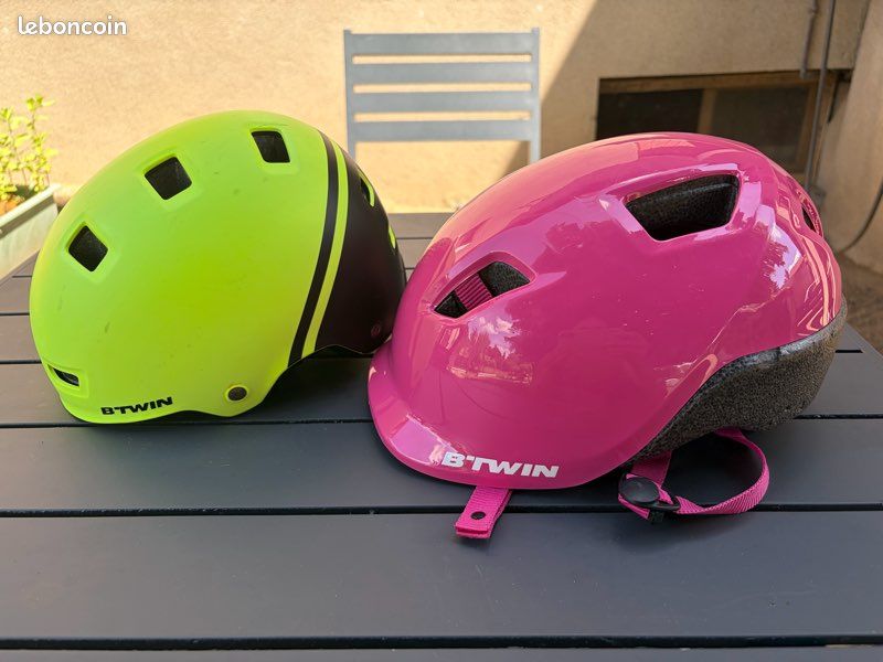 Lot de 2 casques enfant pour le velo ou autre (image 1)