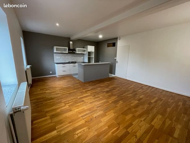 Maison de village (sans exterieur) – St Germain au Mt d’Or (prox gare SNCF)