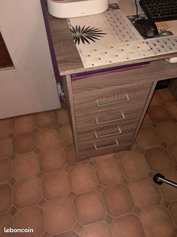 Vend ordinateur et bureau (image 1)