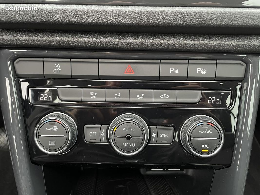 VOLKSWAGEN T-ROC CARAT / 2.0 L TDI / 150 Ch / 4 MOTION / BV DSG / 1 ERE MAIN / TOIT OUVRANT (image 32)