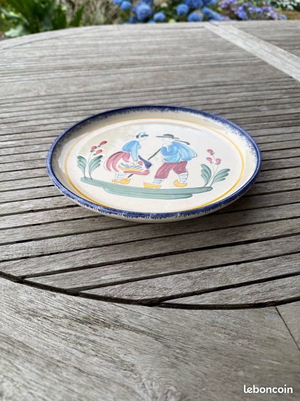 Assiette décorative bretonne, faïence Pornic (image 1)