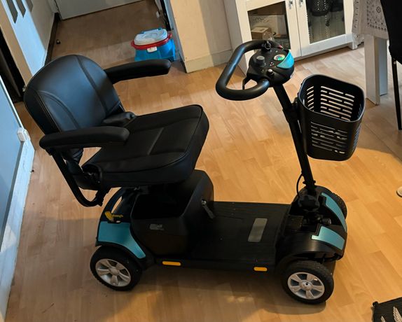 Scooter médicaux électriques pour PMR, voiturette pour seniors.
