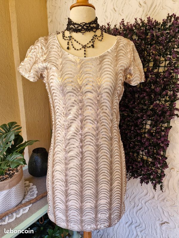 Robe à sequins dorés (image 4)