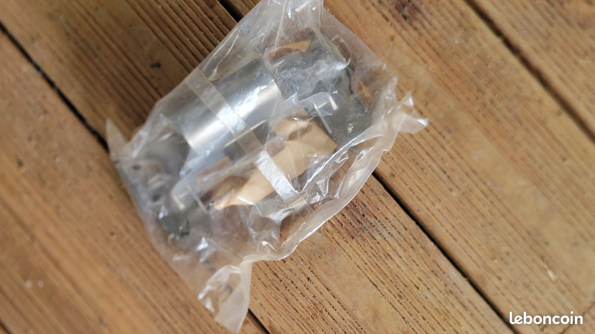 Support réservoir Yamaha fz8 (image 1)