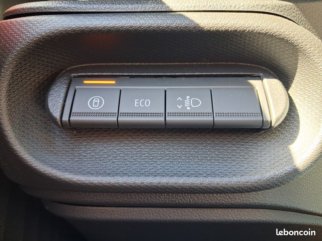 Renault Twingo E-tech (4) techno 80 ch autonomie urbaine (image 14)
