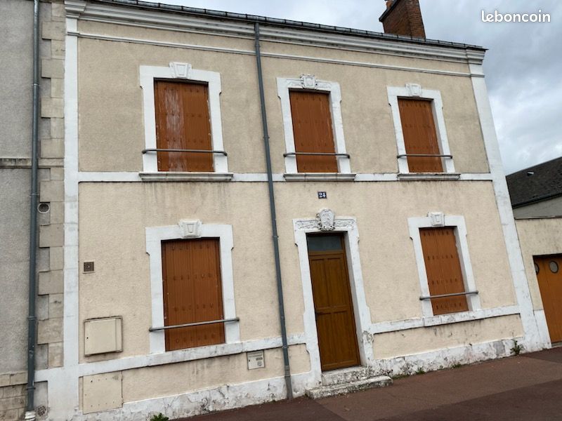 Maison 6 pièces 200 m² · à Saint-Jean-de-la-Ruelle · 200 m² · 230 000 €