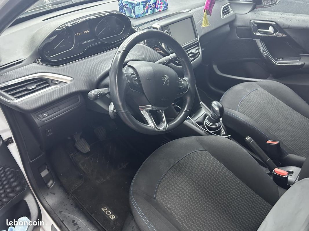 PEUGEOT 208 1.2i 12V - 82 BERLINE Style ( courroie changer + pneu neuf ) (image 8)