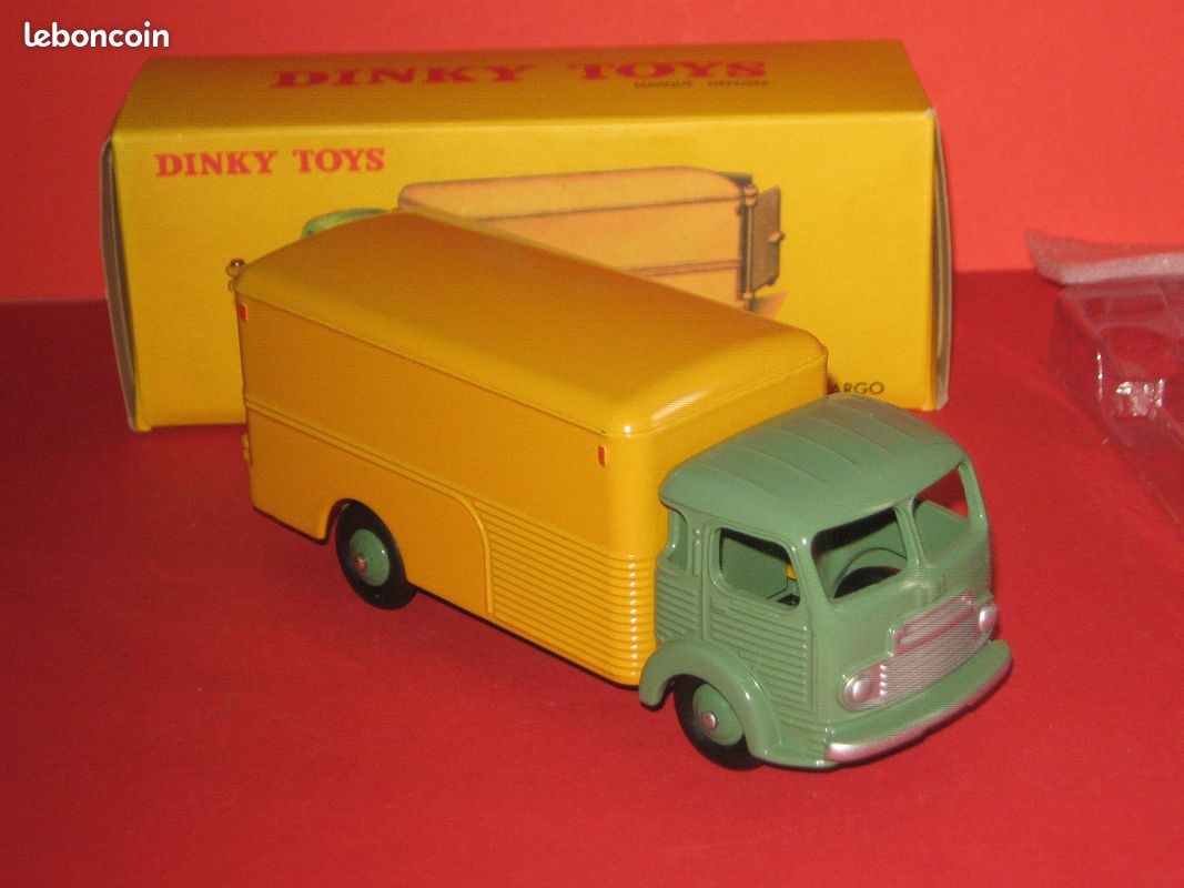Dinky Toys N°33 A - Camion Fourgon Simca - Vert, échelle 1/43 - En Boîte (occasion)