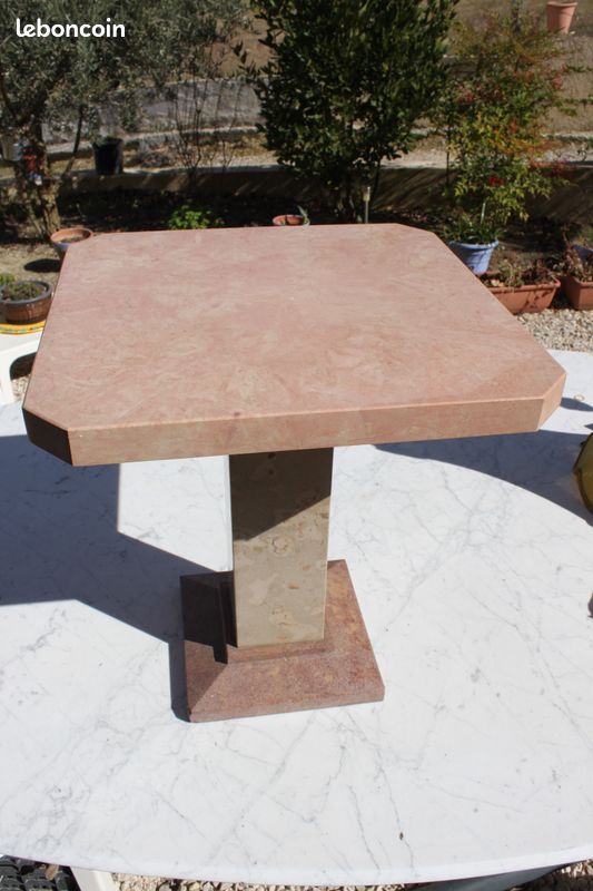 Table d'appoint / bout de canapé en marbre rose (image 3)