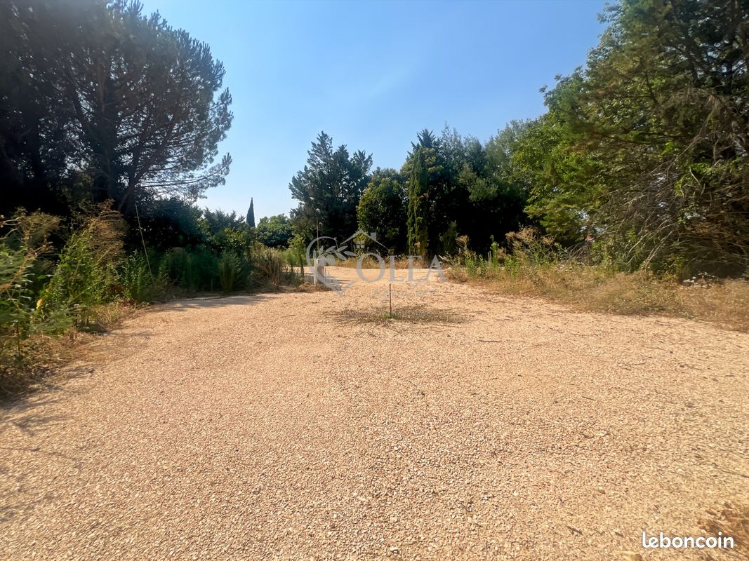 Terrain 845 m² · à Saint-Quentin-la-Poterie · 845 m² · 197 500 €