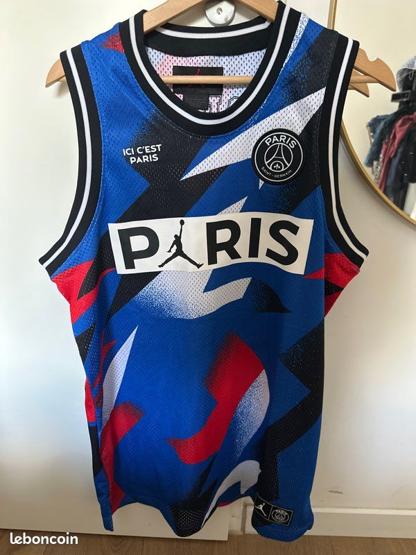 Maillot PSG Jordan Rare taille M Vêtements
