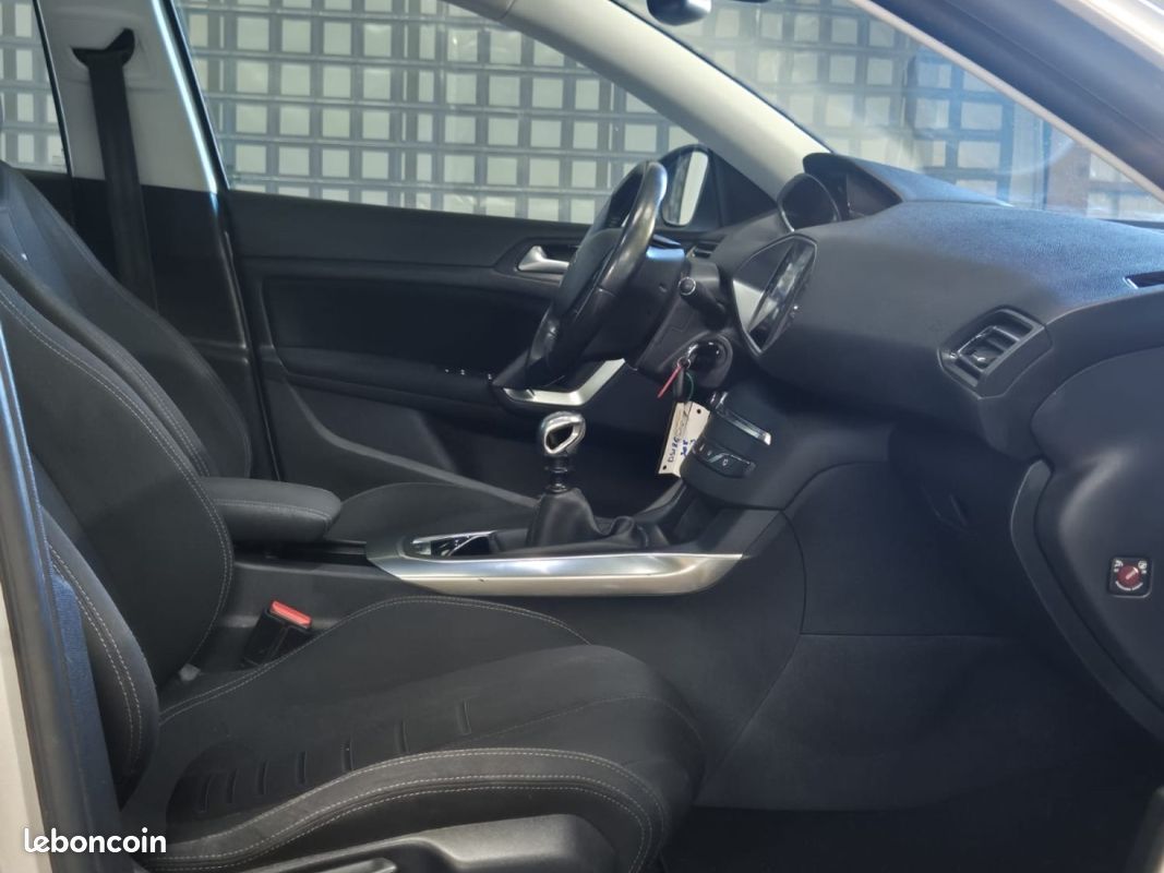 PEUGEOT 308 1.6 e-HDi 115ch FAP BVM6 Allure (image 11)