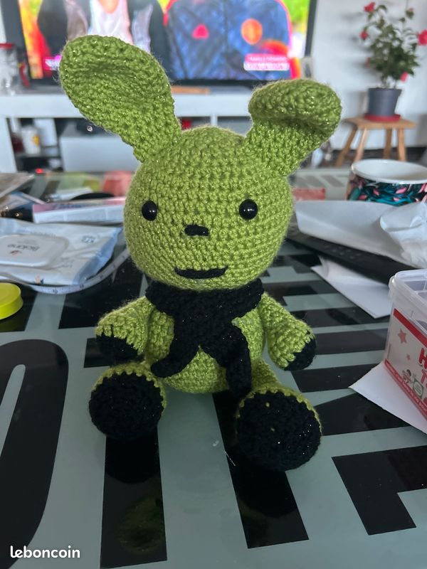 Lapin vert en laine (image 1)