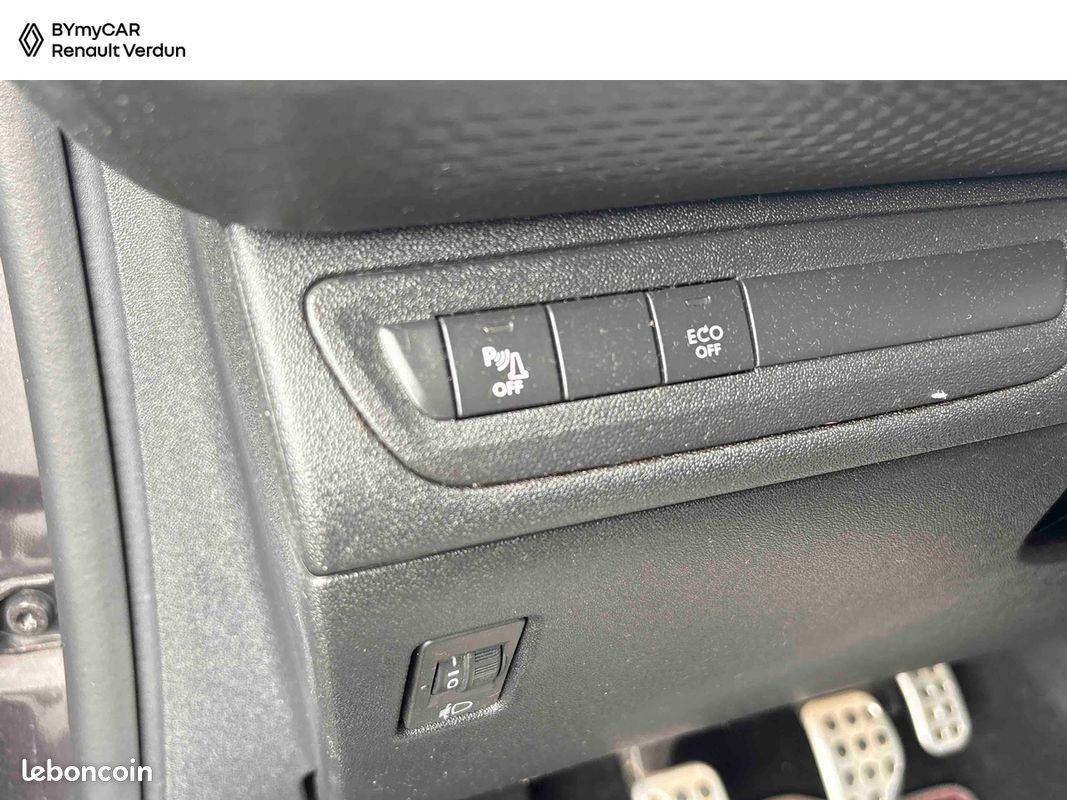 PEUGEOT 2008 BlueHDi 100 S&S BVM6 GT Line (image 16)