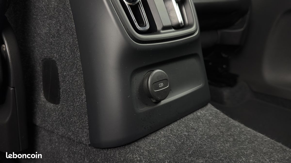 VOLVO XC40 T4 Recharge 129+82 ch DCT7 Start (image 16)