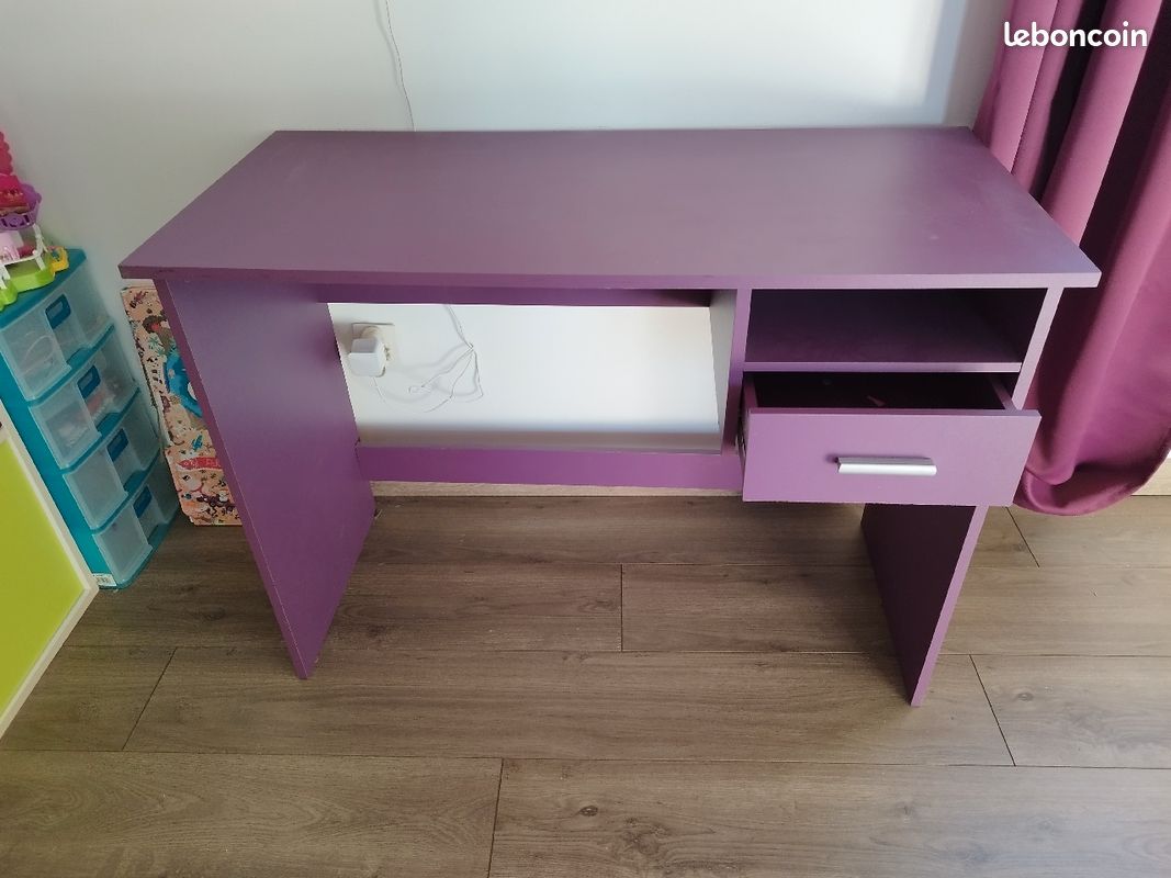 Bureau (image 1)