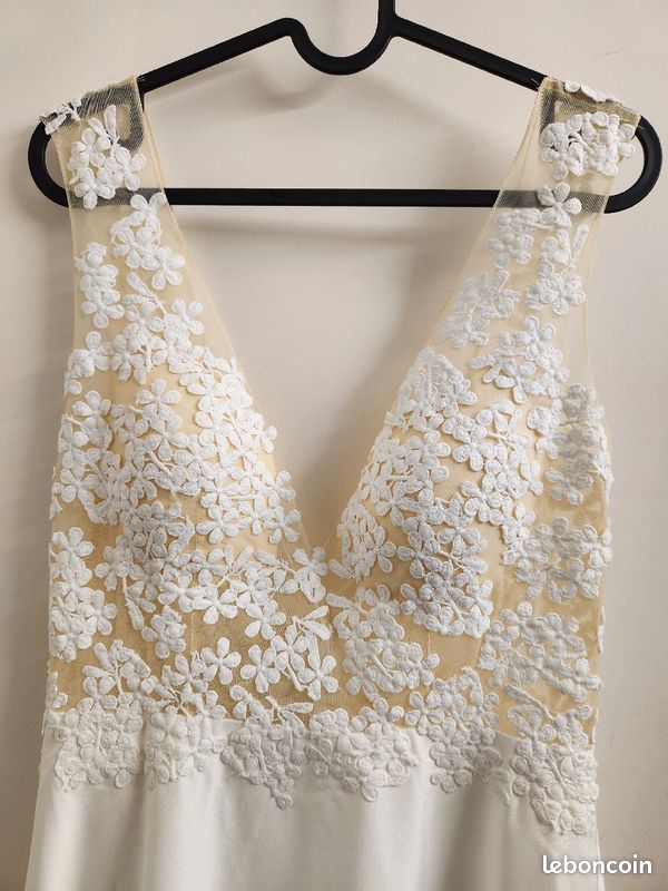 Robe de mariée col V en dentelle (image 2)
