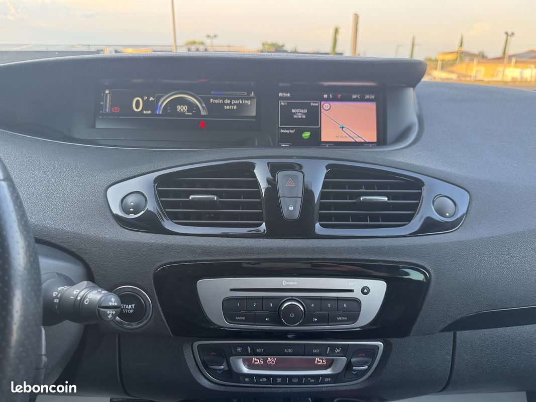 Renault SCENIC III 1.5 DCI 110CH BOSE 2015 EDC (image 10)