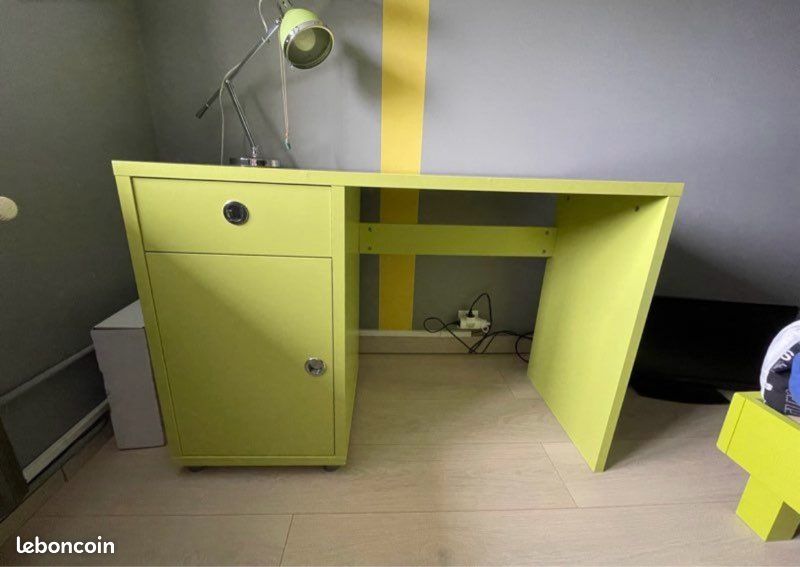 Bureau (image 1)