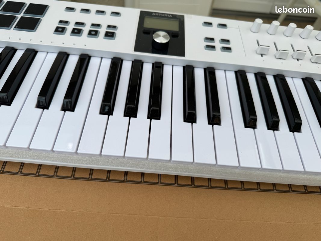 Arturia KeyLab Essential 49 MK3 White (image 4)