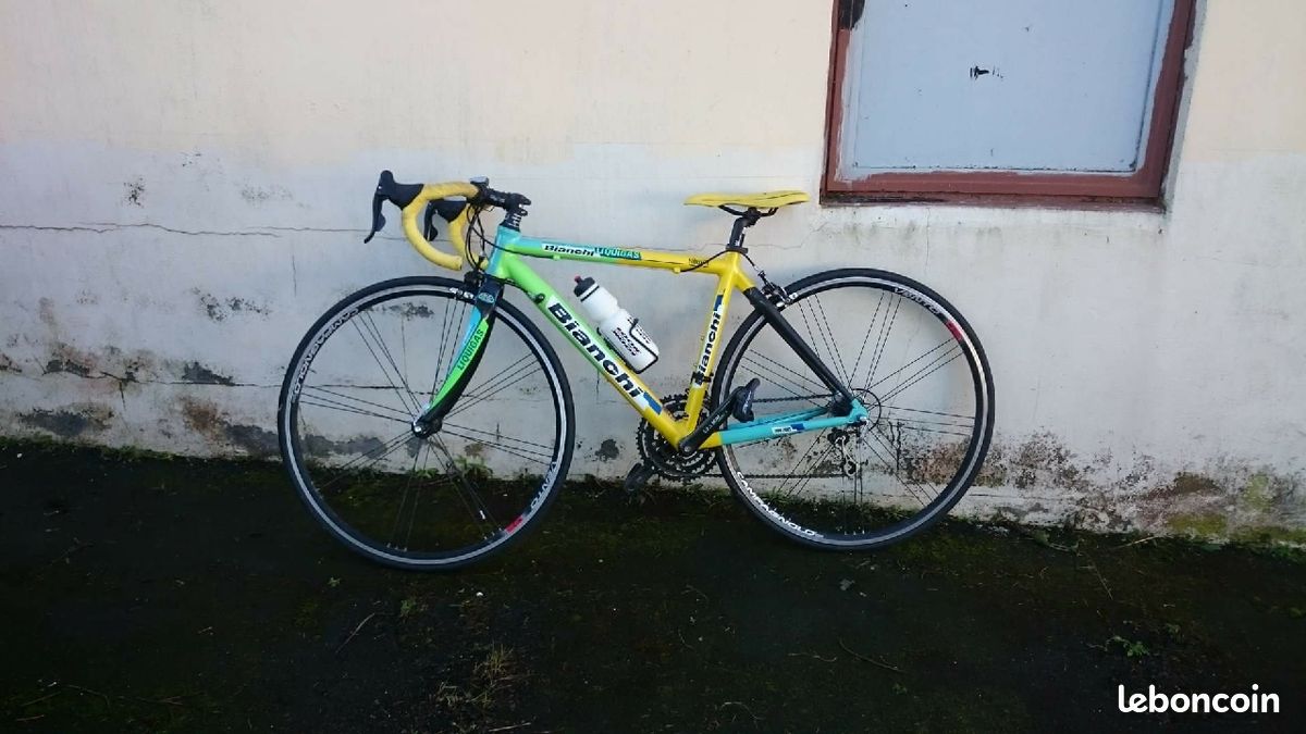 Vélo de course bianci taille 47 prix à débattre (image 1)