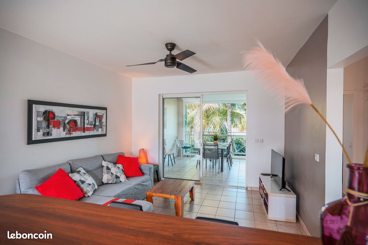 Appartement Courbaril Charmant et spacieux T3 en bord de mer accès direct plage (image 7)