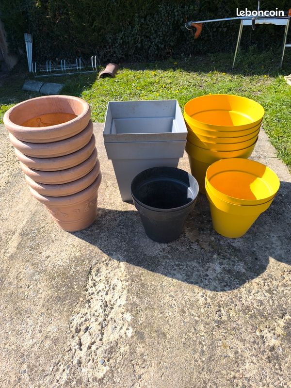 Pots en plastiques (image 1)