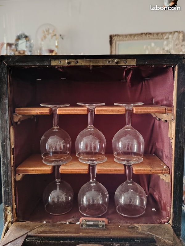 Cave à Liqueur Vide à Restaurer - Modèle 1, état Pour Restauration, En L'état