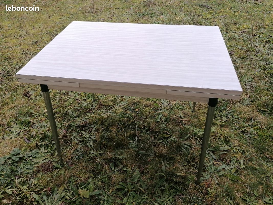 Table formica (image 1)