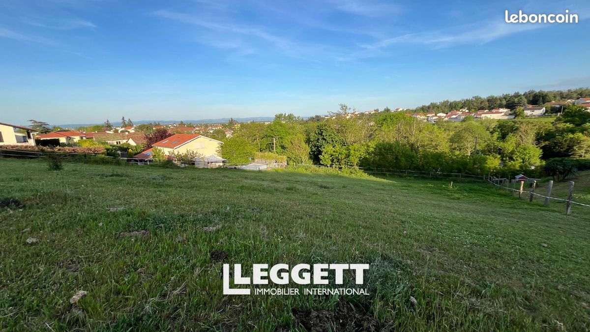 Terrain 2 587 m² Montbrison · 99 000 €