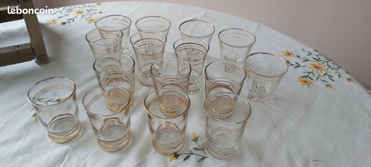 15 petits verres anciens (image 1)