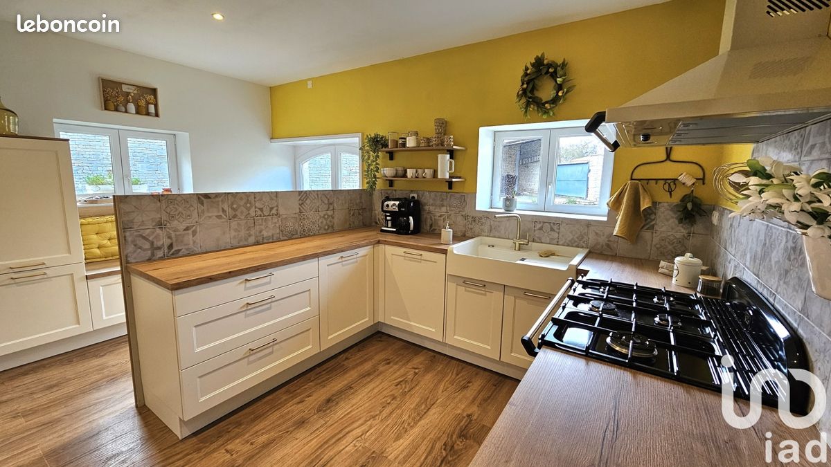 Maison 5 pièces 238 m² - Jauldes 16560 (image principale 1)