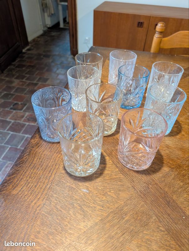 Lot 10 verres motifs (image 1)