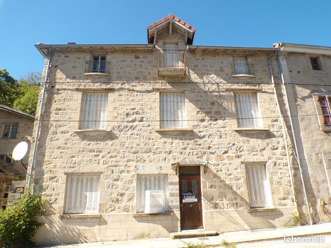 Maison 10 pièces 119 m² · à Saint-Julien-d'Intres · 119 m² · 59 000 €