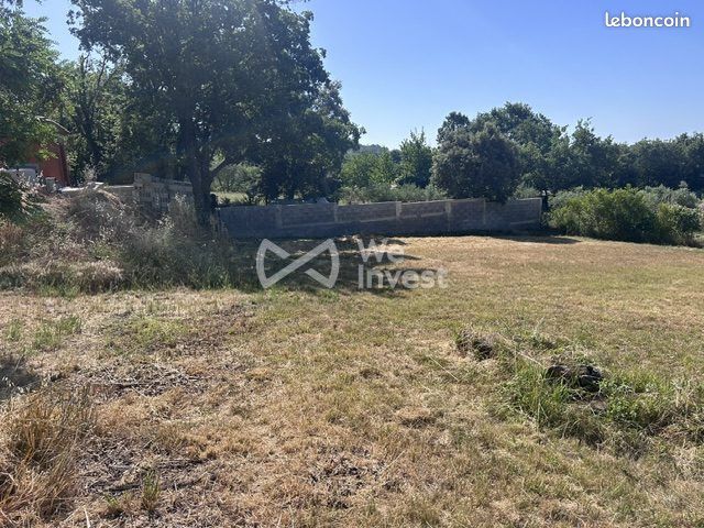 Terrain 700 m² · à Régusse · 700 m² · 77 000 €
