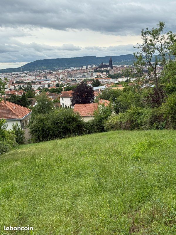 Terrain côtes de Clermont · à Clermont-Ferrand · 360 000 €