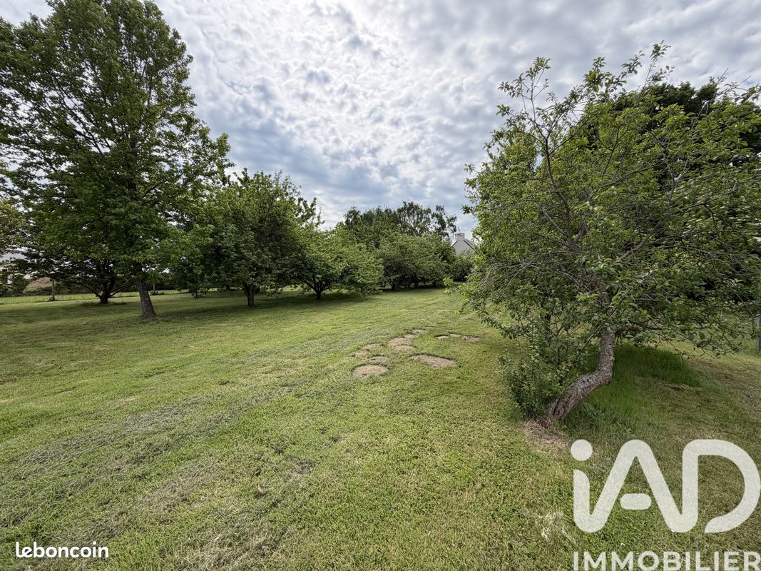 Terrain 2000 m² · à Châteauneuf-d'Ille-Et-Vilaine · 2 000 m² · 292 000 €