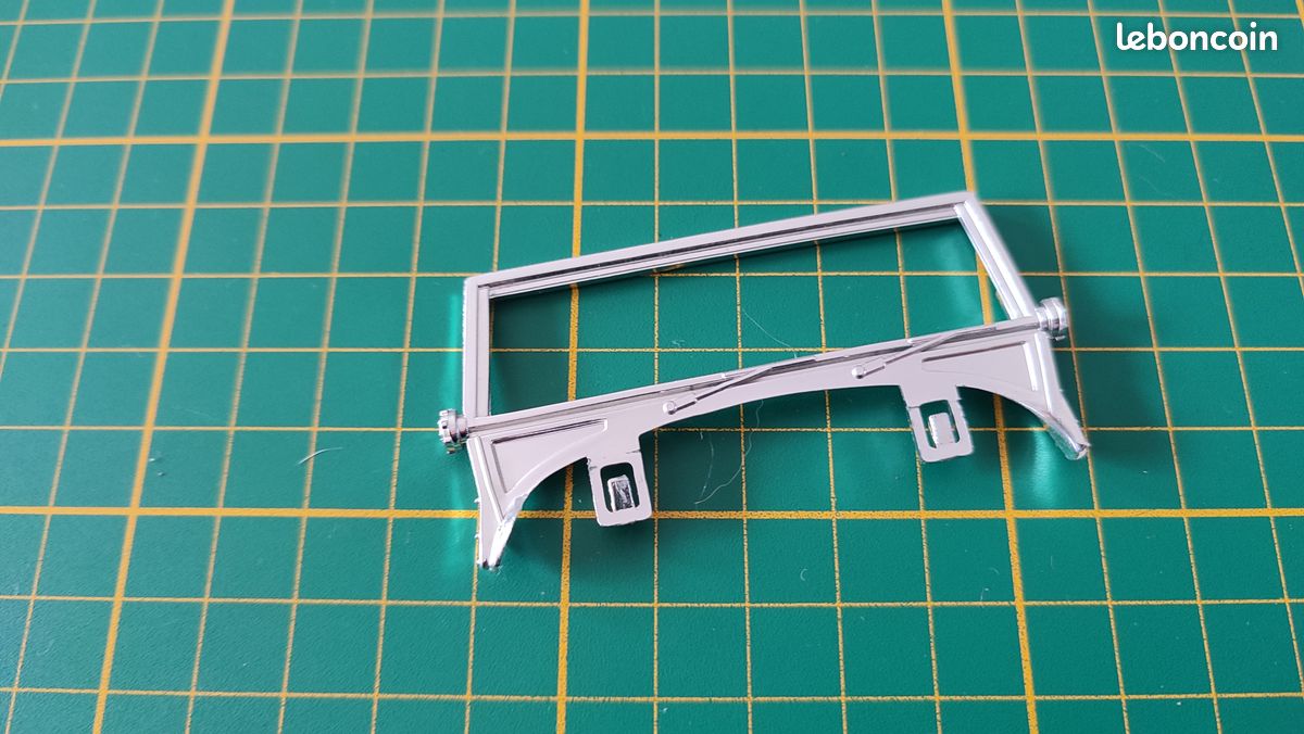 Contour pare-brise pièce détachée miniature Bburago burago Jaguar SS100 1937 1/18 1/18e 1/18ème #D57 (image 1)