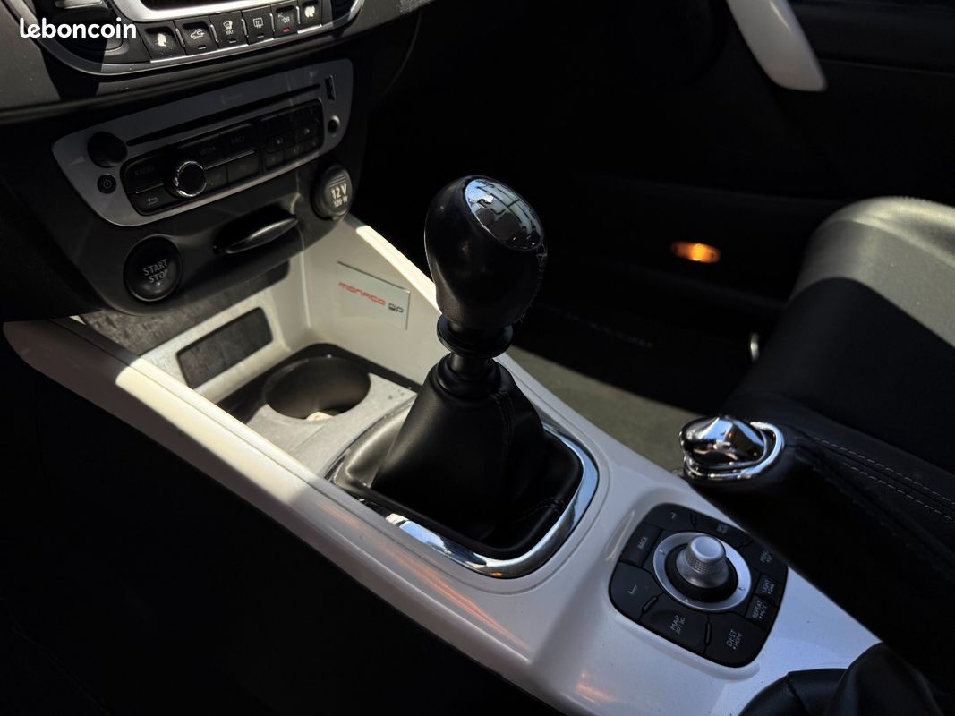 Renault Mégane COUPE 1.6 DCI 130 ENERGY INTENS Monaco GP (image 15)