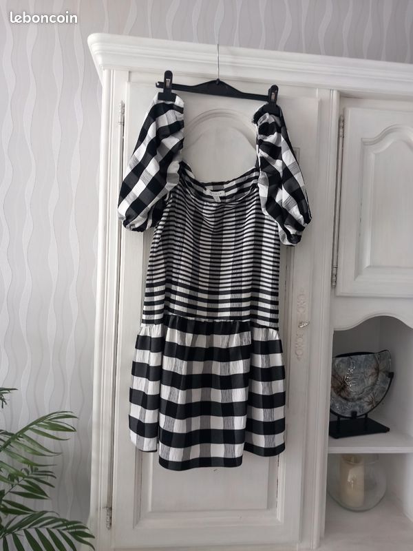 Robe rayée blanc et noir (image 2)